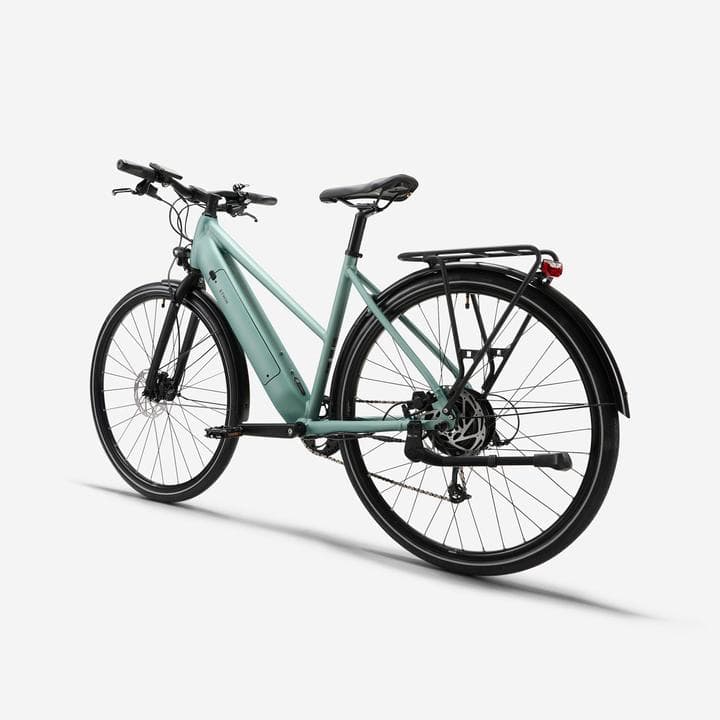 Elops Longue Distance 500 cadre bas vu de l'arrière, avec porte-bagages 27 kg et feu arrière