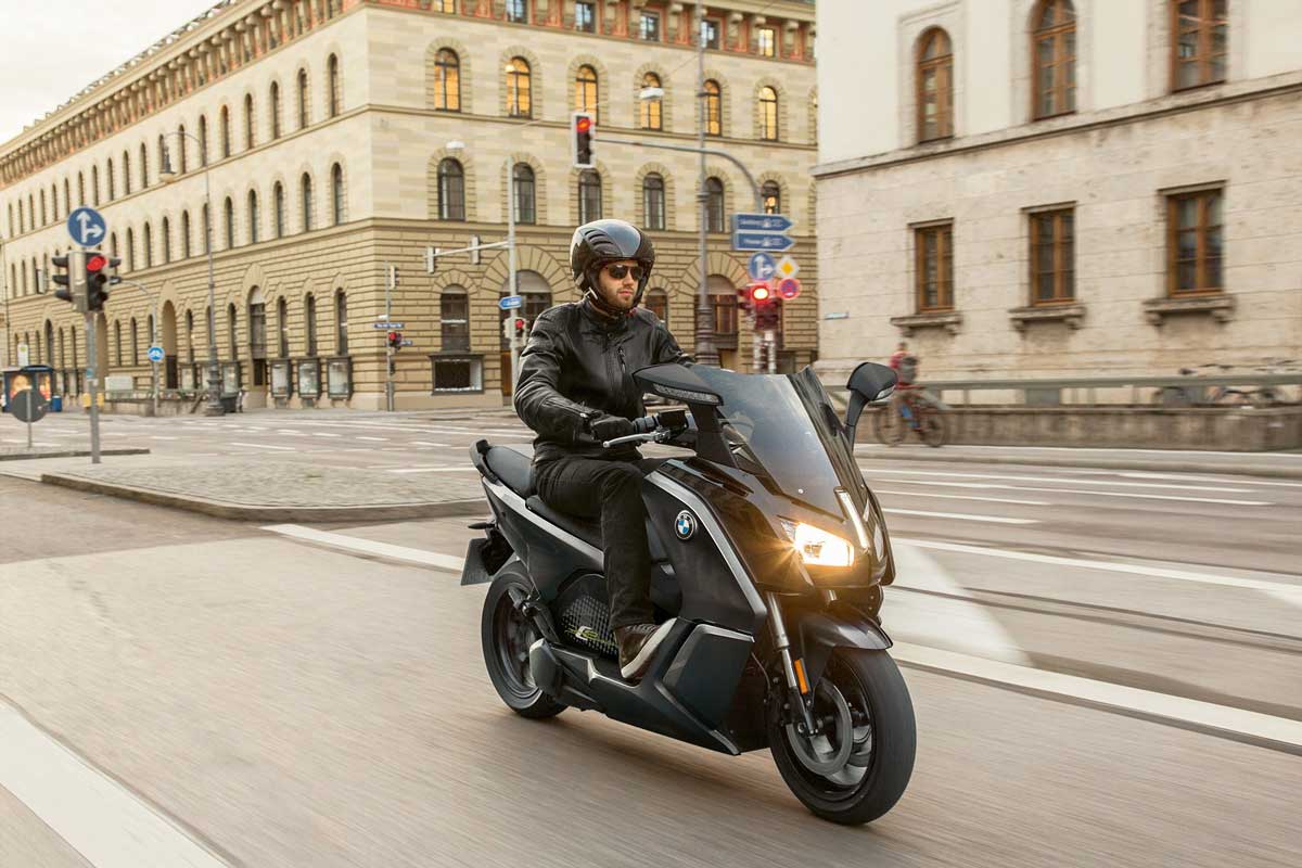 Motos électriques et scooters équivalents 125 : les immatriculations en nette hausse