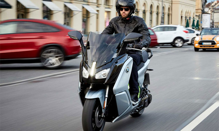BMW C Evolution Long Range : autonomie étendue pour le maxi-scooter électrique