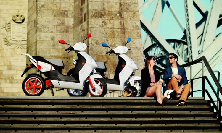 Cooltra : des scooters et motos électriques en location à Paris