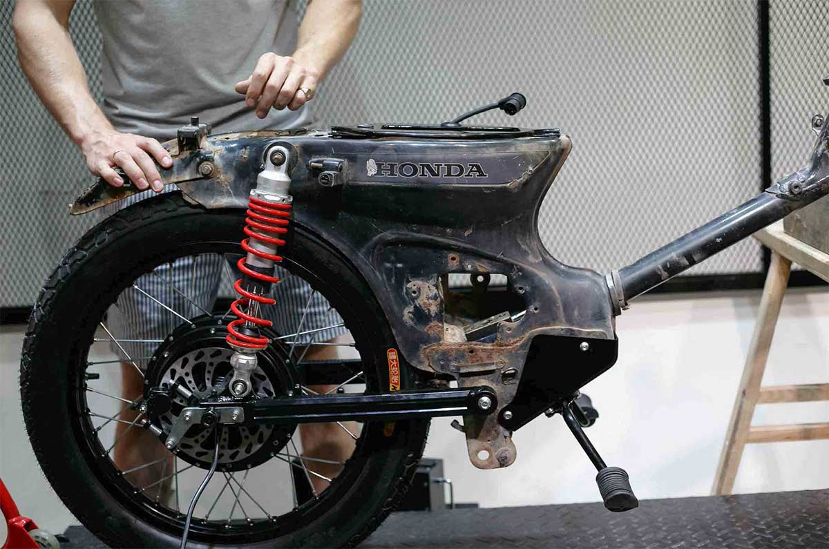 Rétrofit : la conversion électrique des motos et scooters autorisée en France