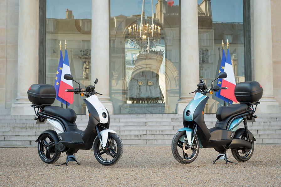 Les scooters électriques Peugeot entrent au Palais de l’Elysée