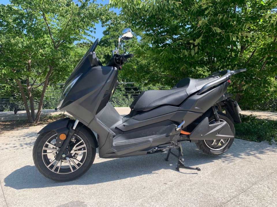 Rider NG : le maxi-scooter électrique à l’essai