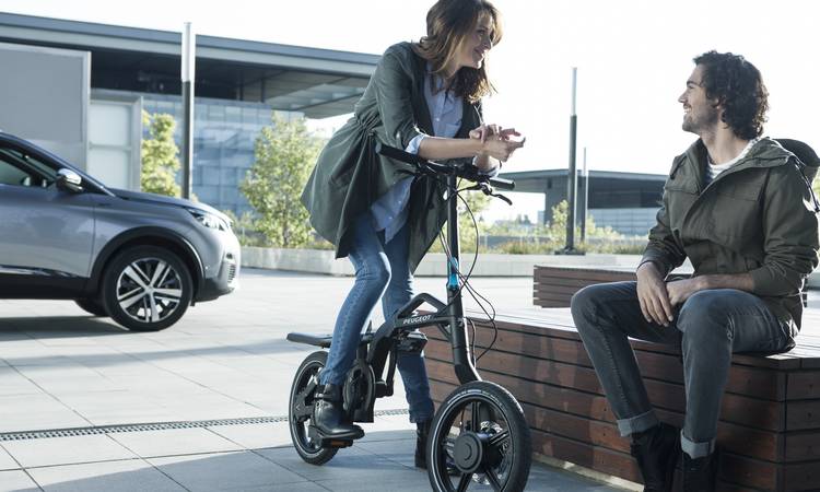 Peugeot eF01 : le vélo pliant électrique désormais commercialisé
