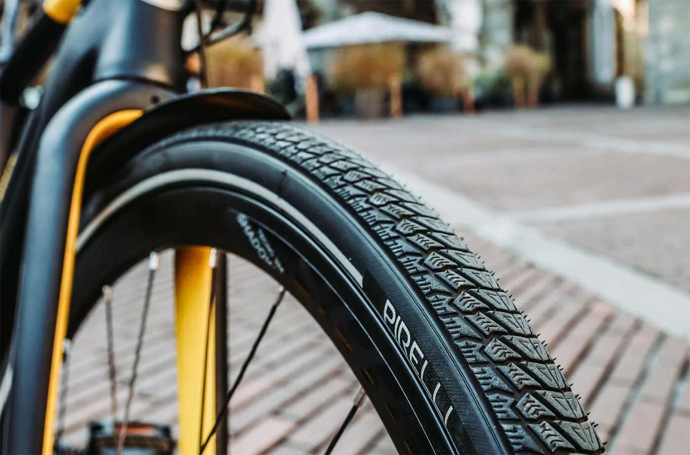 Pirelli lance un pneu hiver dédié aux vélos et aux vélos électriques