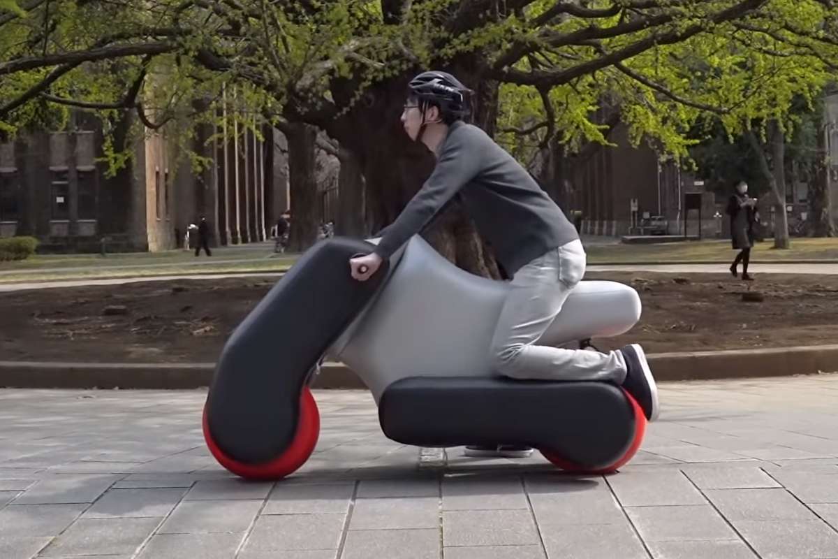 Poimo : cet étonnant scooter électrique gonflable pèse moins de 10 kilos