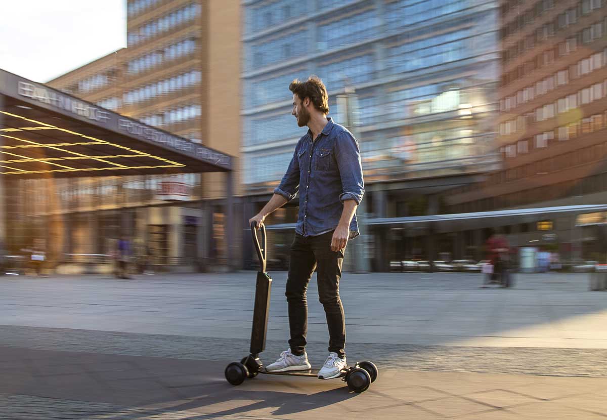 Audi e-tron Scooter : entre skateboard et trottinette électrique