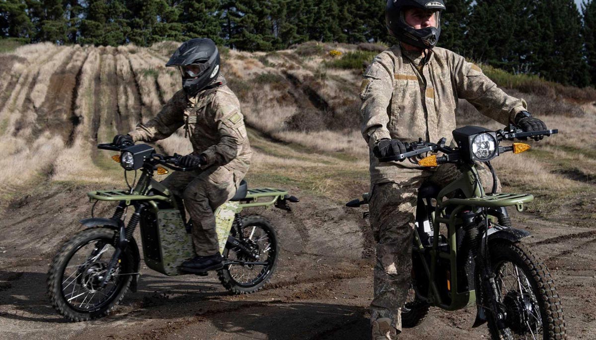 En Nouvelle-Zélande, l’armée teste des motos électriques à deux roues motrices