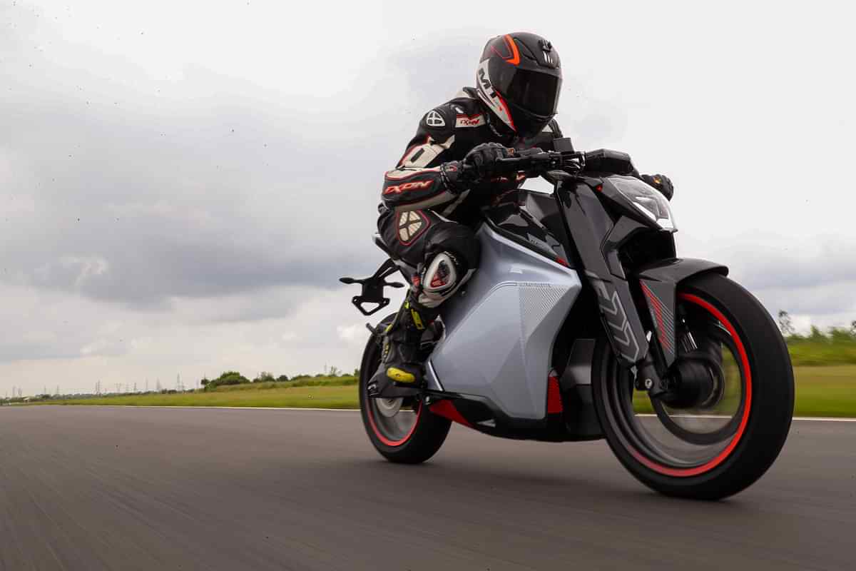 Ultraviolette F77 : la moto roadster électrique à batteries amovibles
