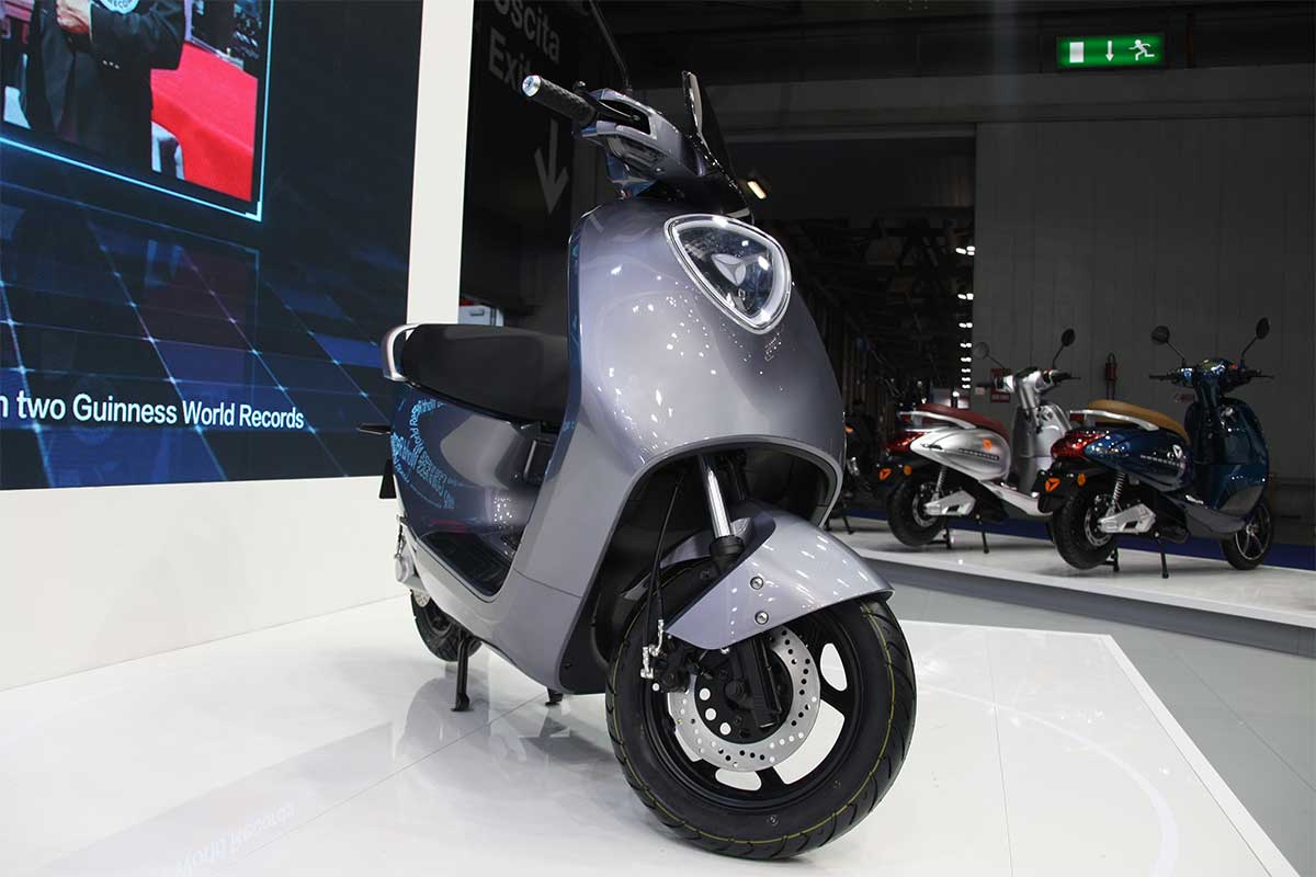 C1 et C1S : les nouveaux scooters électriques de Yadea en direct de EICMA