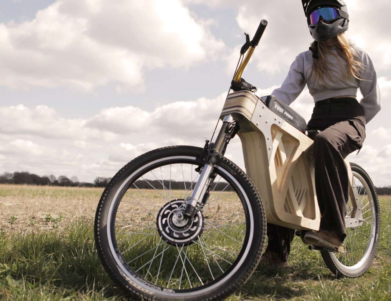 Elle fabrique le premier vélo électrique en bois !