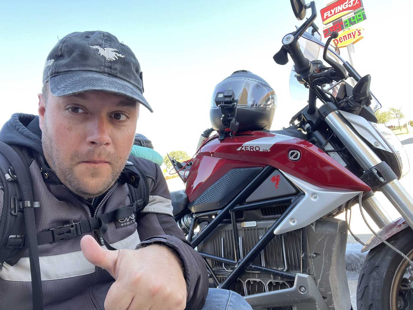 Avec sa moto électrique, il traverse l’Amérique en un temps record !