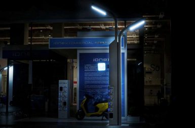 Kymco iOnex : des batteries qui rechargent les scooters… Et les feux de circulation !