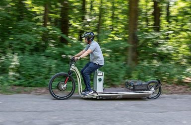 Ce vélo-cargo électrique associe charge rapide et transmission intégrale